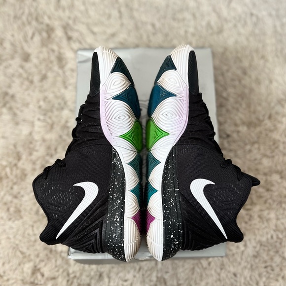 Mens Nike Kyrie 5 Black Magic size 10